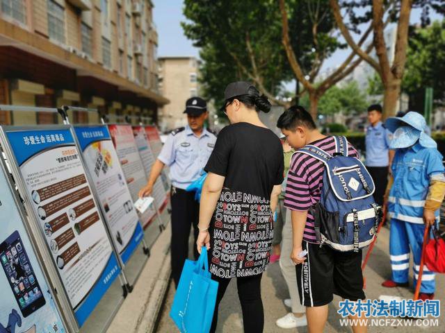 开封市顺河回族区公安分局苹果园派出所积极开展防范电信诈骗宣传活动