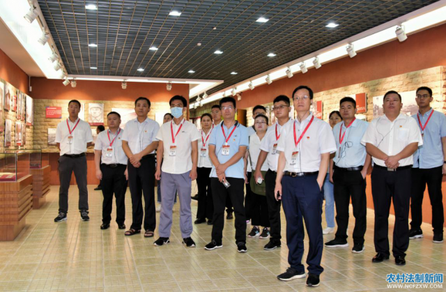 ���������з�Ͷ������֯Ա�������ɽ�ɲ�ѧԺ��չ���Խ���