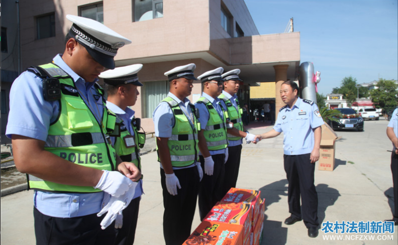 河南省商丘市公安局党委委员、副局长李明星一行慰问创城一线民警辅警 鼓士气冲刺创城