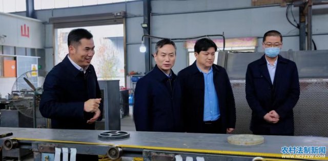 �г����������ݳ��ص��в�ҵ��չ���